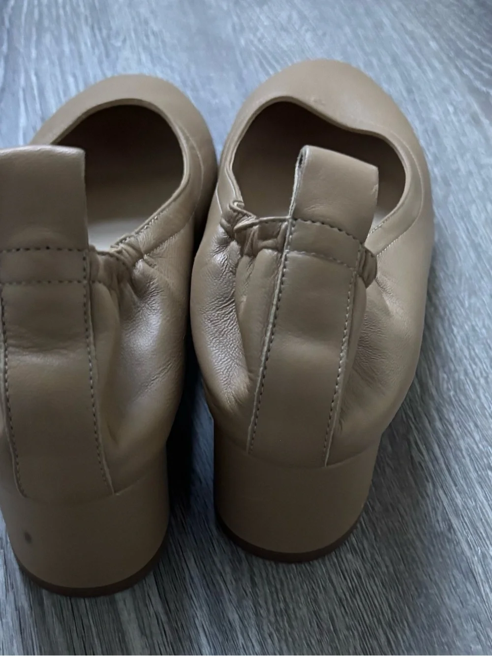 Everlane Soft Elastic Back Ballet Flats in Taupe size 7.5